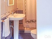 Elke kamer heeft een douche en toilet