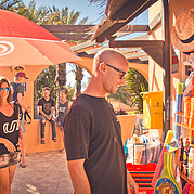 De kleine supermarkt in La Pared is ook op zondag geopend