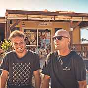 Korte pauze in het kleine café in de stad